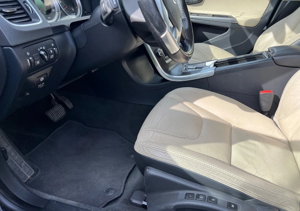 Volvo V60 cena 28900 przebieg: 299200, rok produkcji 2011 z Żnin małe 742